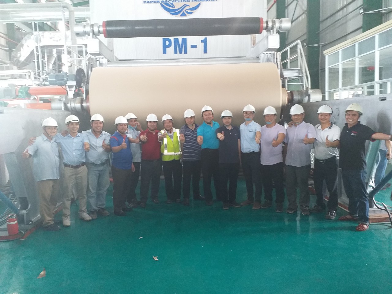 2020年12月，越南魁源紙業(yè)4000/550箱板紙順利開機出紙